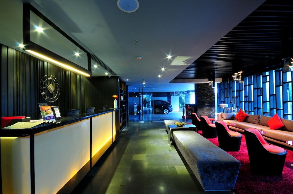 Готель Citrus Sukhumvit 13 Nana Bangkok By Compass Hospitality - Newly Renovated Екстер'єр фото